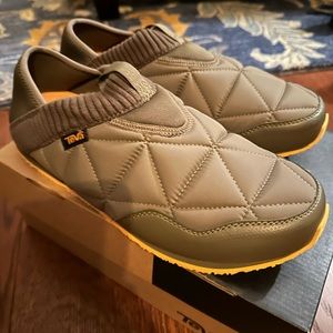 Teva Quilted Moccasin Size 11